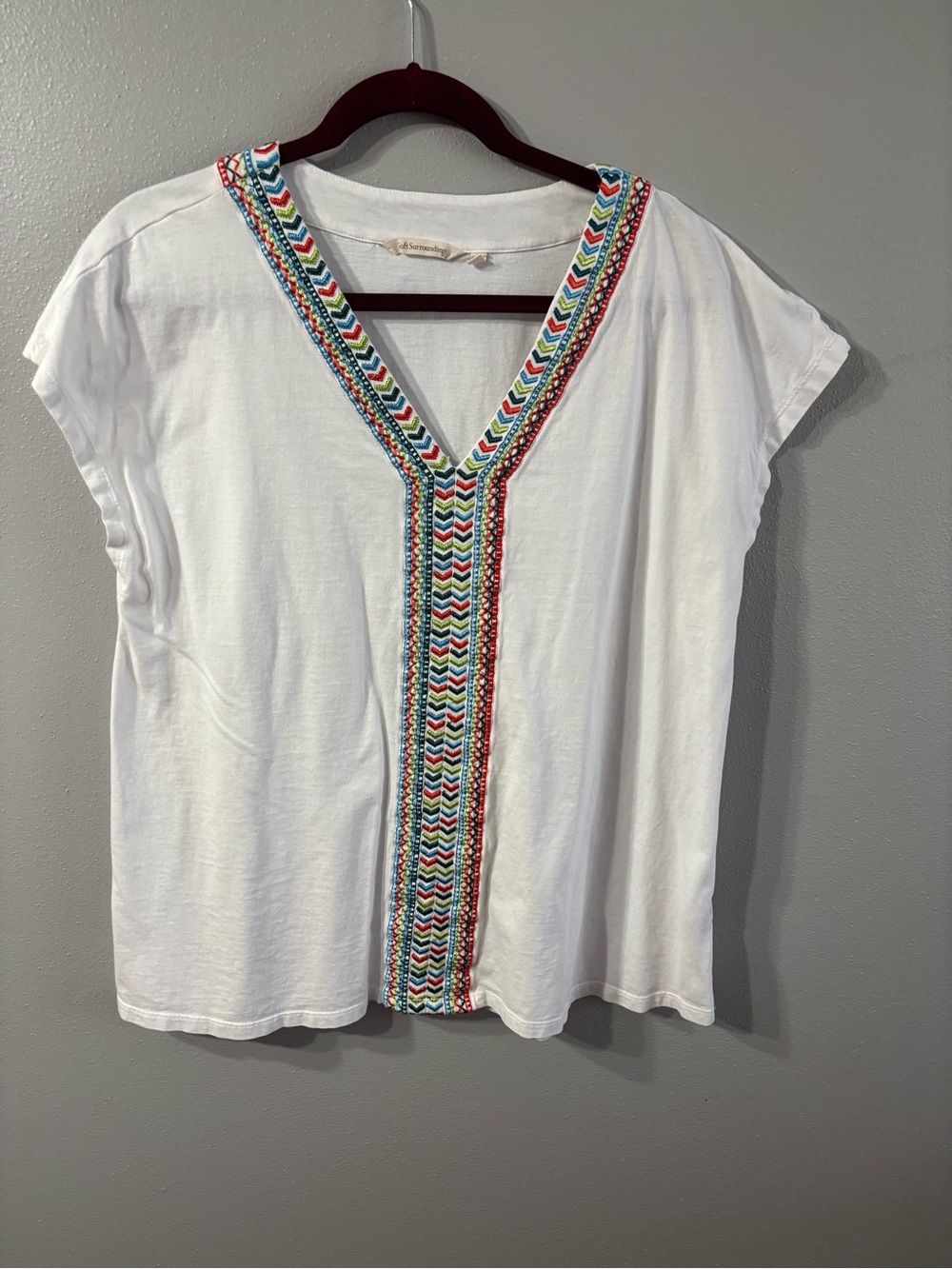 Soft Surroundings White V-Neck Tunic with Multicolor Embroidery 23” Ptp